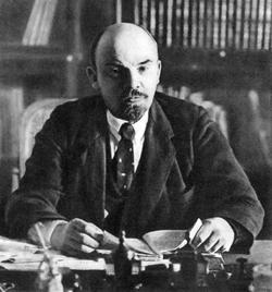 LeninOffice1918.jpg (12970 bytes)