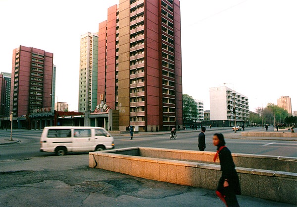 cross(NKoreanHotel&Area).jpg (79453 bytes)